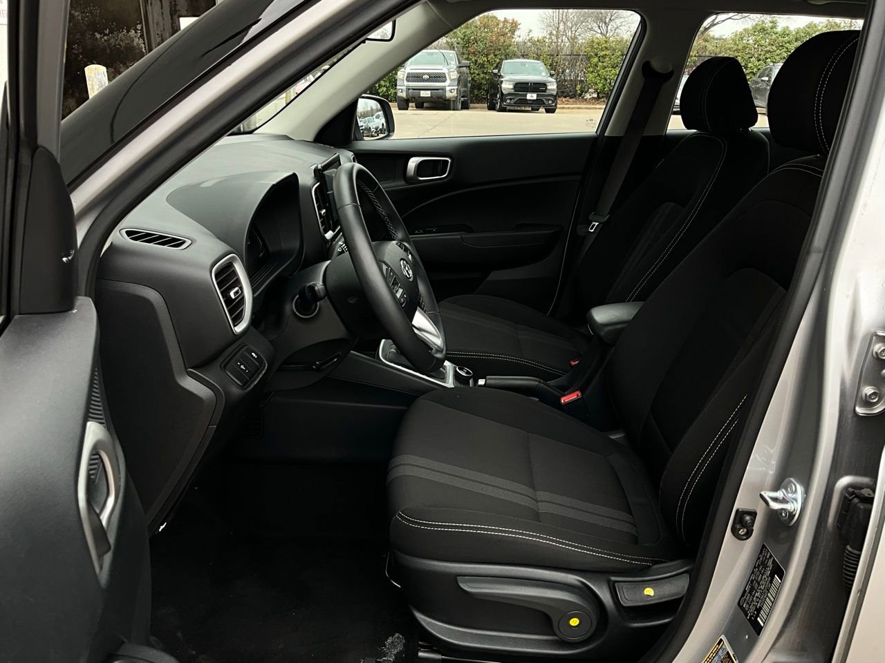 Used 2025 Hyundai Venue SEL image 10