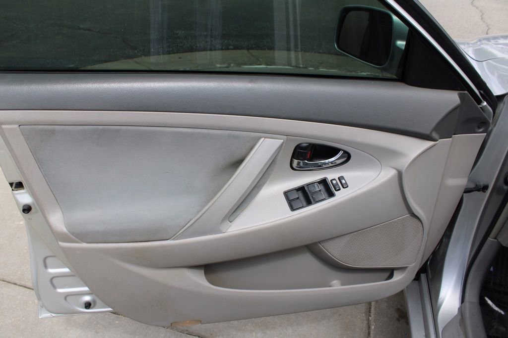 Used 2009 Toyota Camry LE FWD image 17