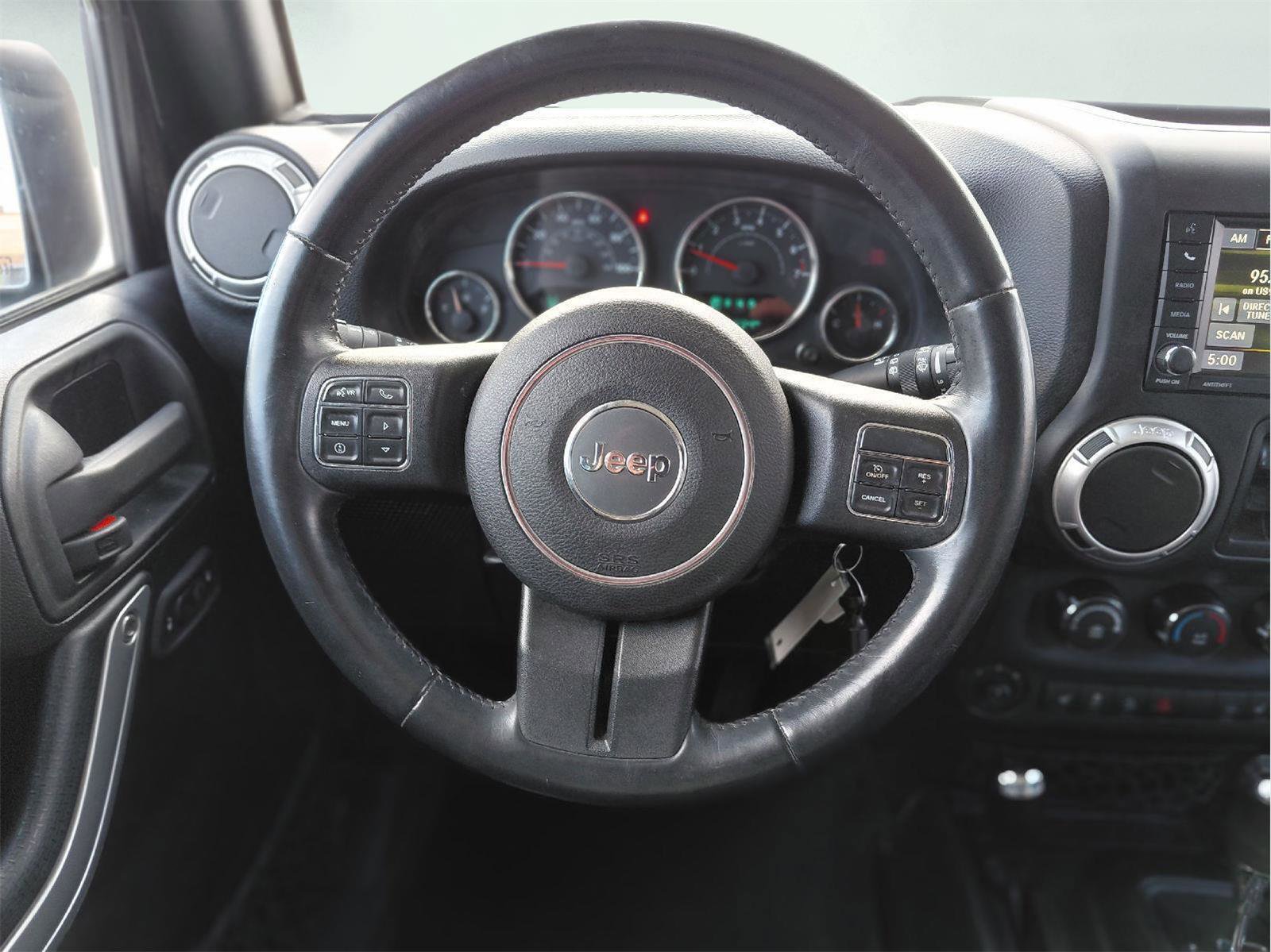 Used 2015 Jeep Wrangler Unlimited Rubicon w/ Connectivity Group image 39