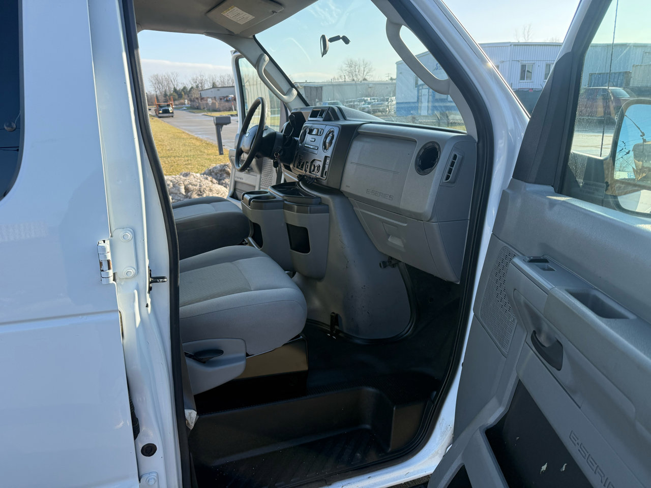 Used 2014 Ford E-250 and Econoline 250 E-250 Commercial w/ Power Group image 19