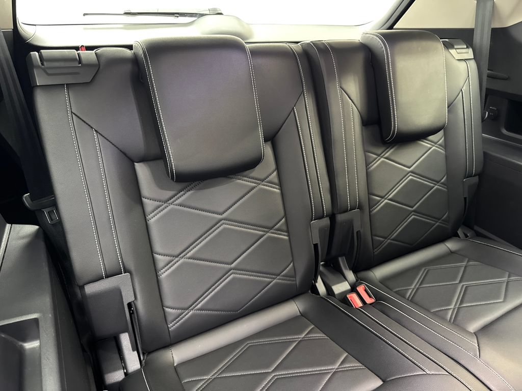 Used 2024 Volkswagen Atlas SE w/ Panoramic Sunroof Package FWD image 42