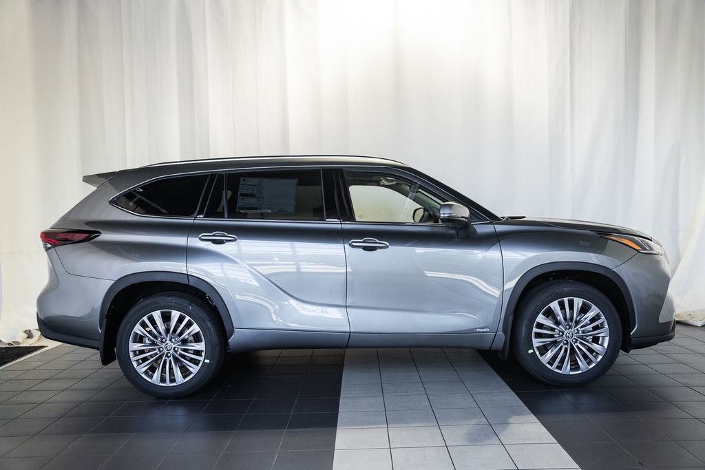 New 2026 Toyota Highlander Platinum AWD/4WD image 3