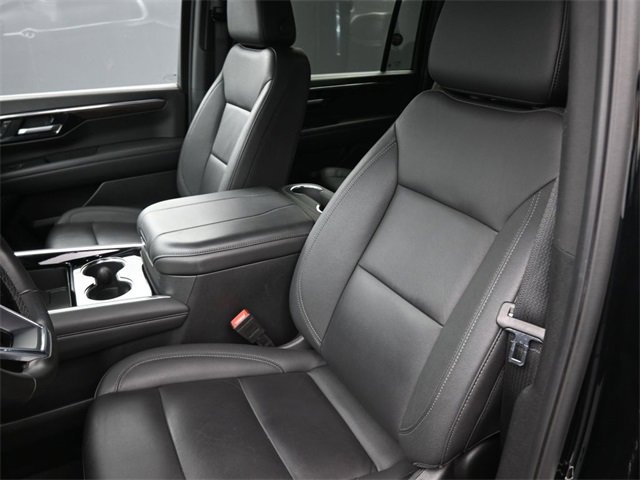 Used 2025 Chevrolet Suburban LT image 33