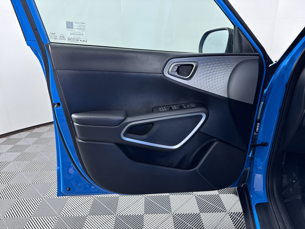 Used 2023 Kia Soul S FWD image 25