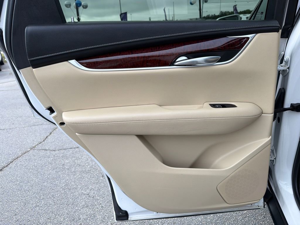 Used 2018 Cadillac XT5 Luxury w/ Driver Awareness Package image 22