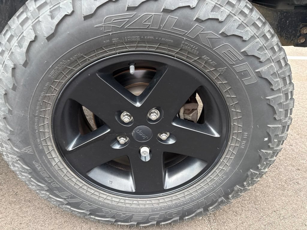 Used 2015 Jeep Wrangler Unlimited Sahara AWD/4WD image 9