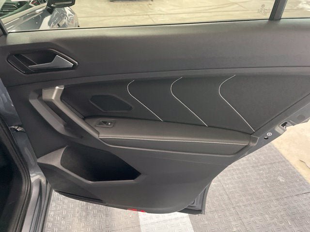 Certified 2023 Volkswagen Tiguan SE R-Line FWD image 5
