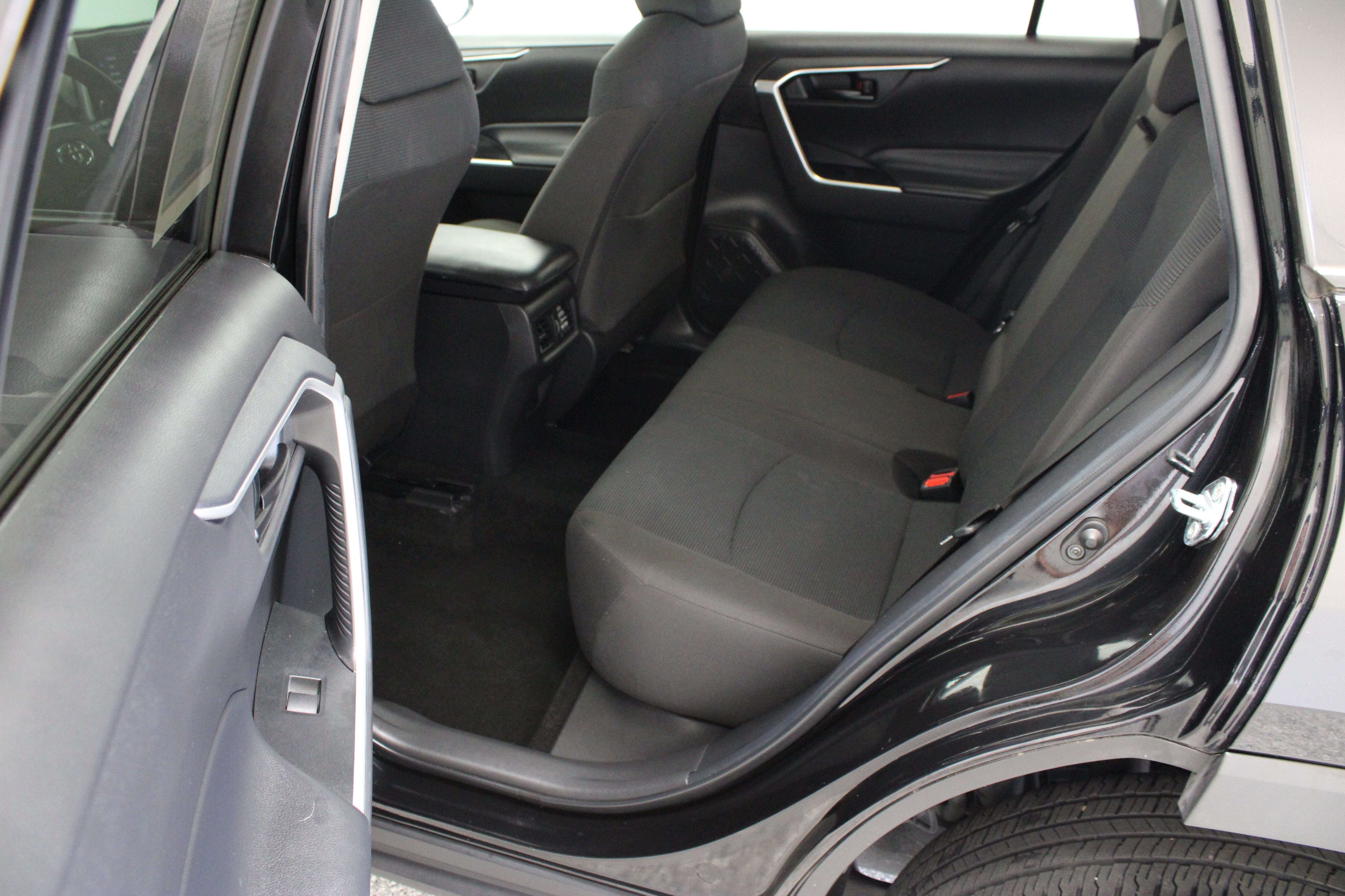 Used 2023 Toyota RAV4 LE FWD image 24