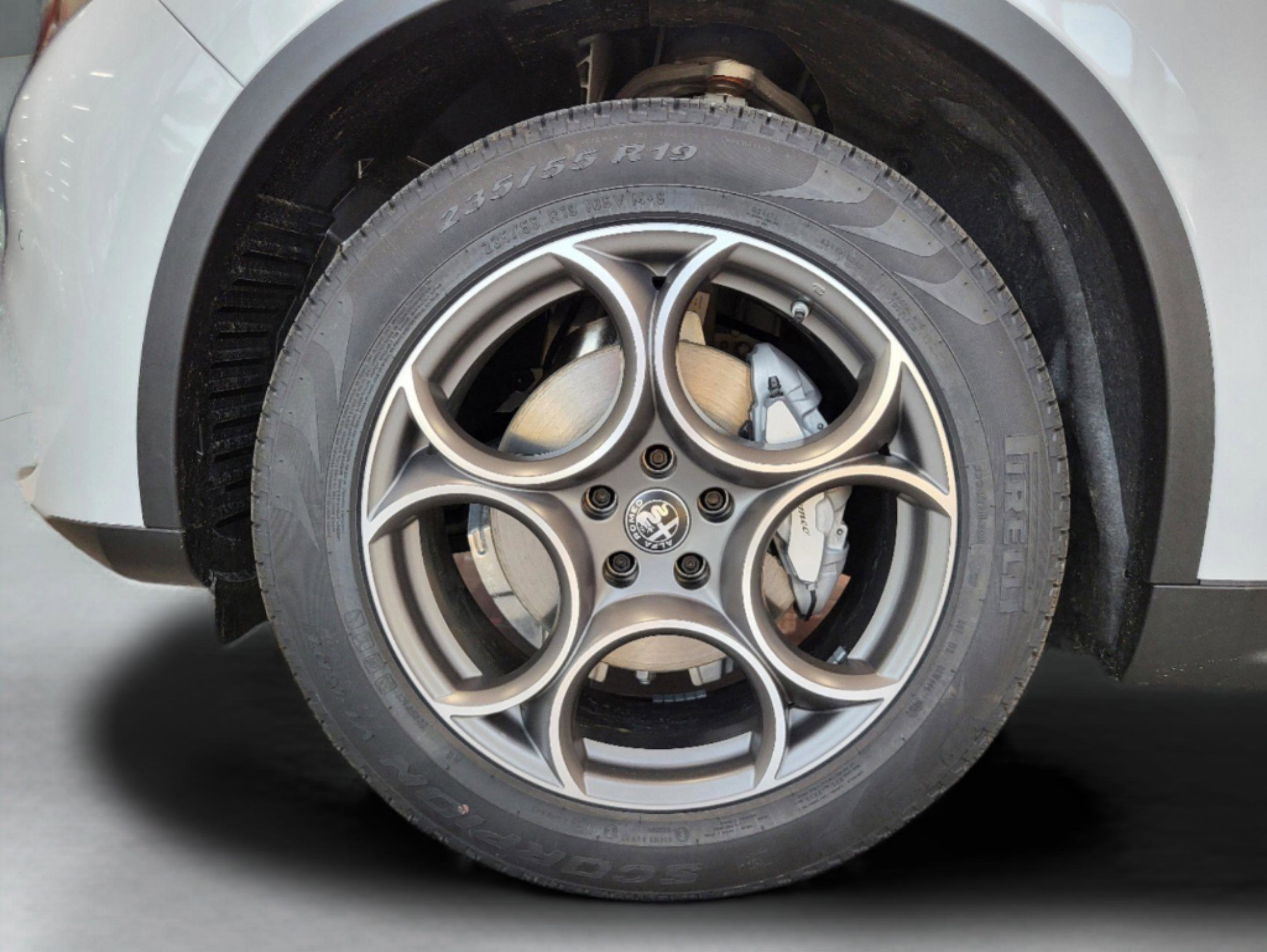 New 2025 Alfa Romeo Stelvio Sprint image 79