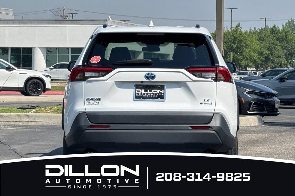 Used 2022 Toyota RAV4 LE AWD/4WD image 5