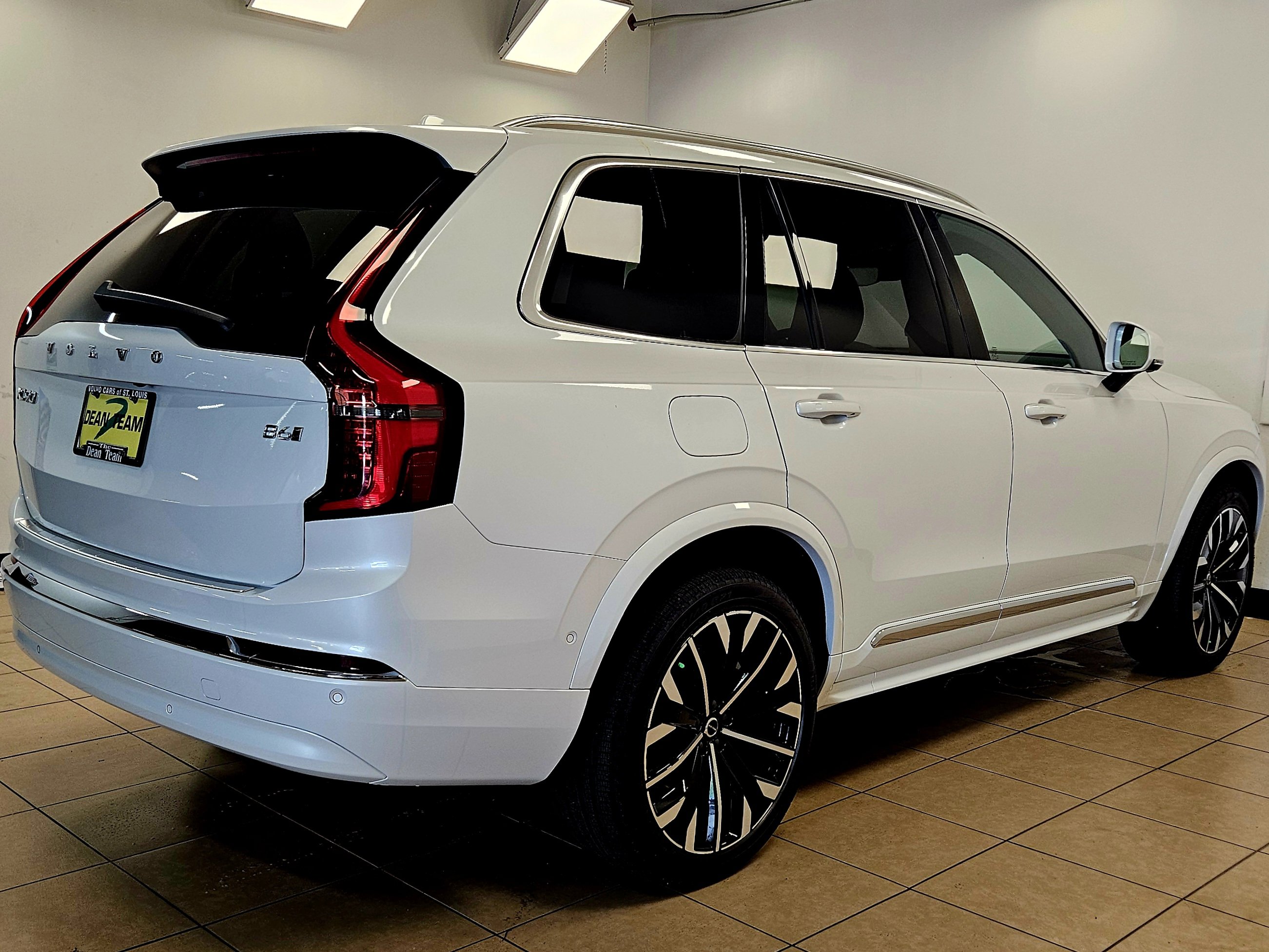 New 2026 Volvo XC90 B6 Plus w/ Protection Package image 5