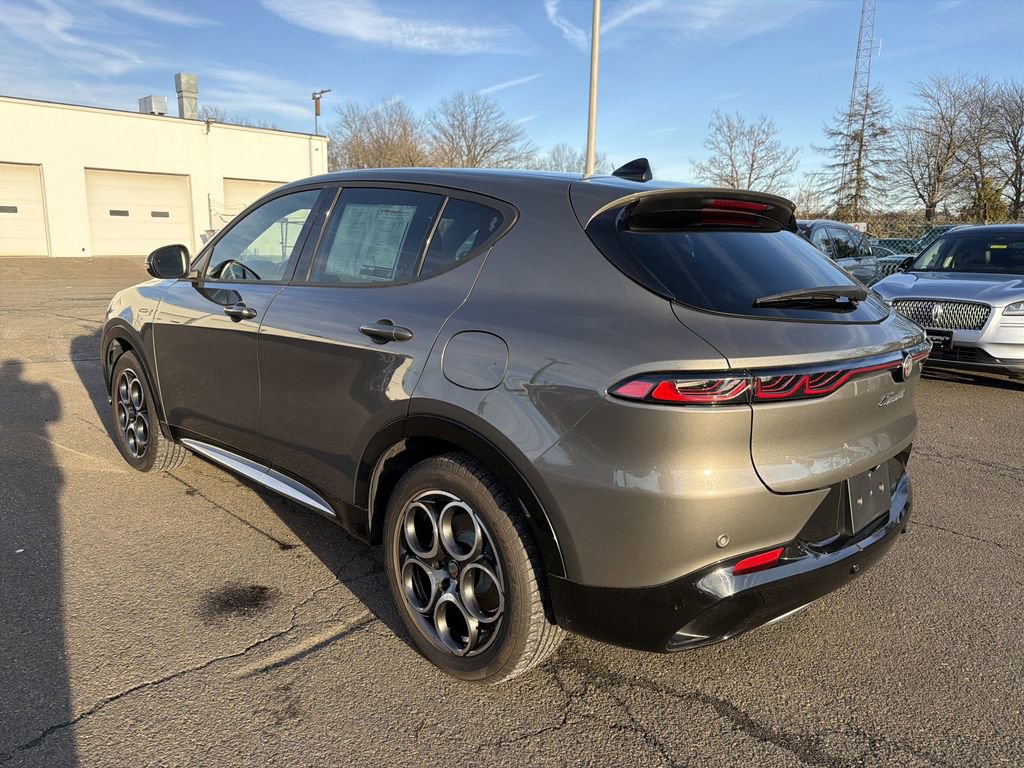 Used 2024 Alfa Romeo Tonale Ti w/ Premium Interior Package image 3