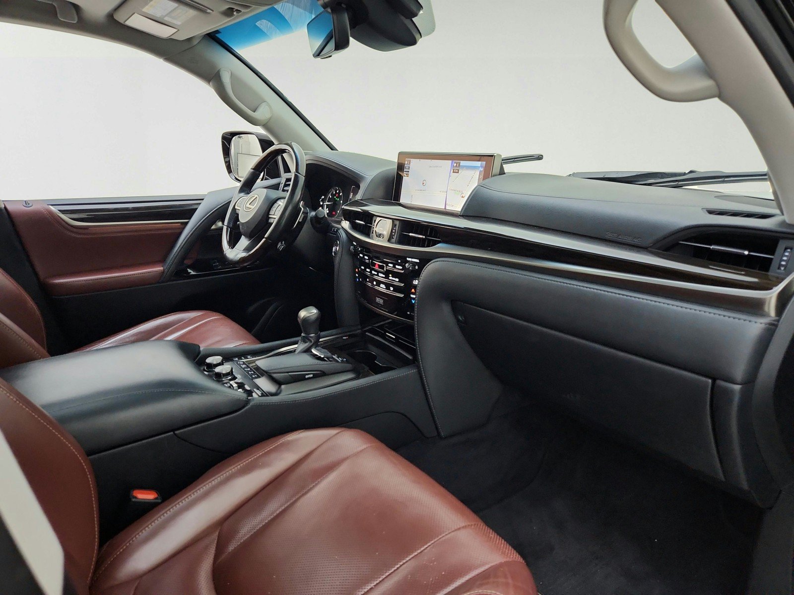 Used 2016 Lexus LX 570 4WD w/ Luxury Package image 27