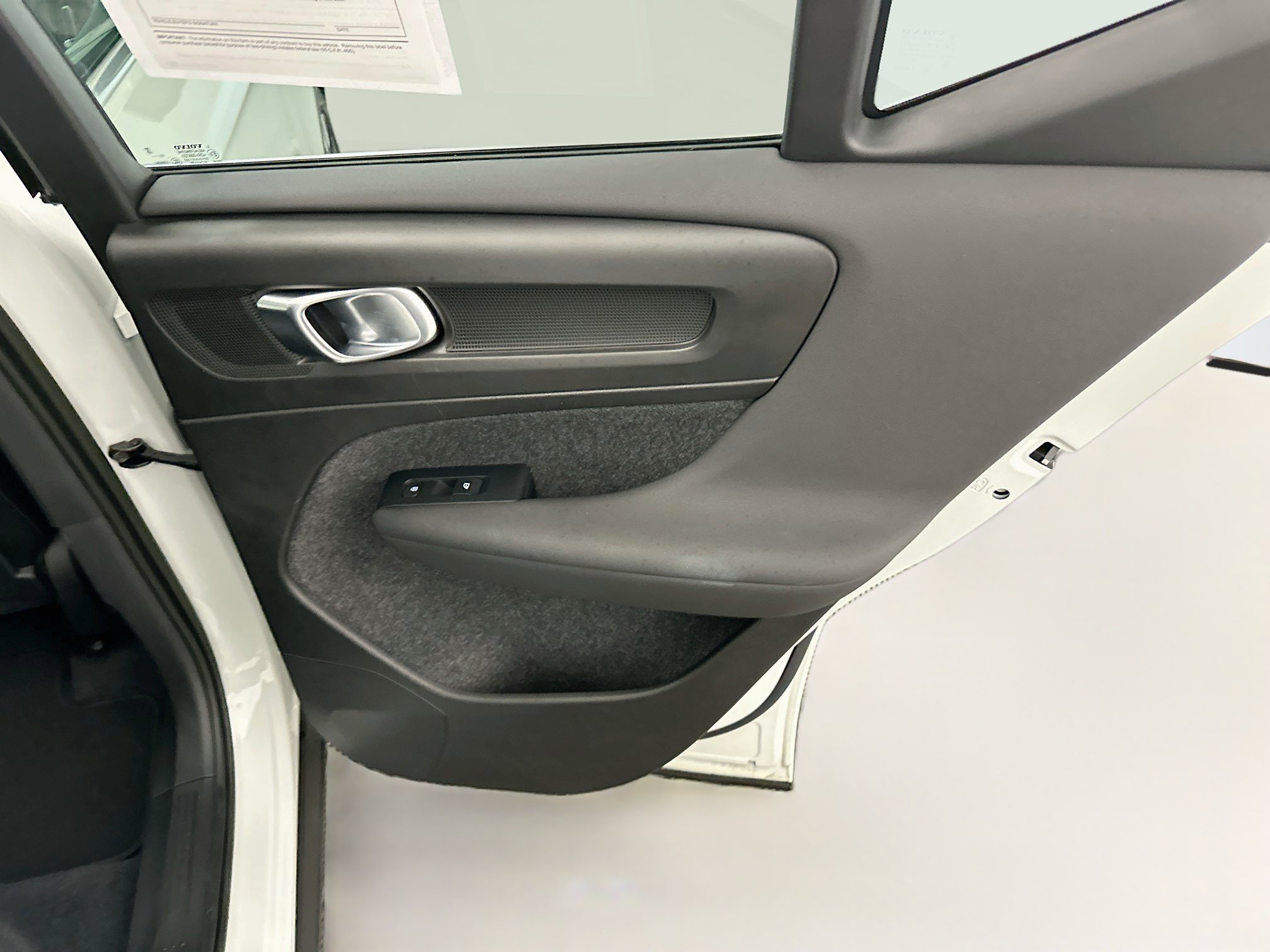 Used 2023 Volvo XC40 B5 Ultimate AWD/4WD image 32