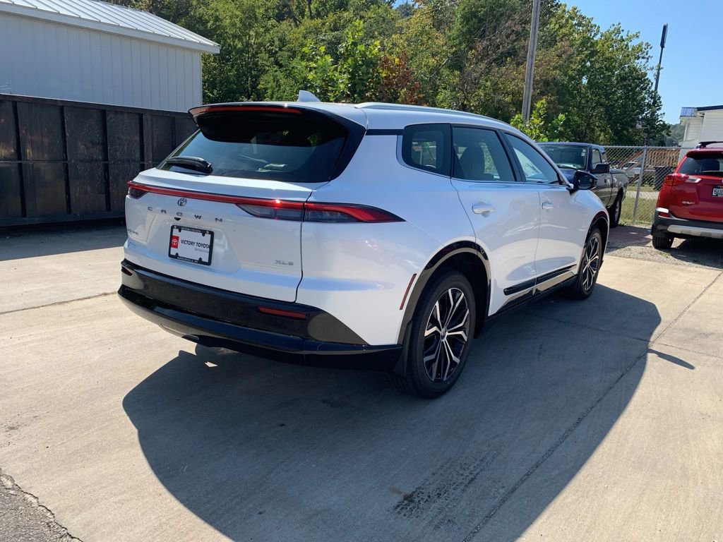 New 2025 Toyota Crown Signia image 4