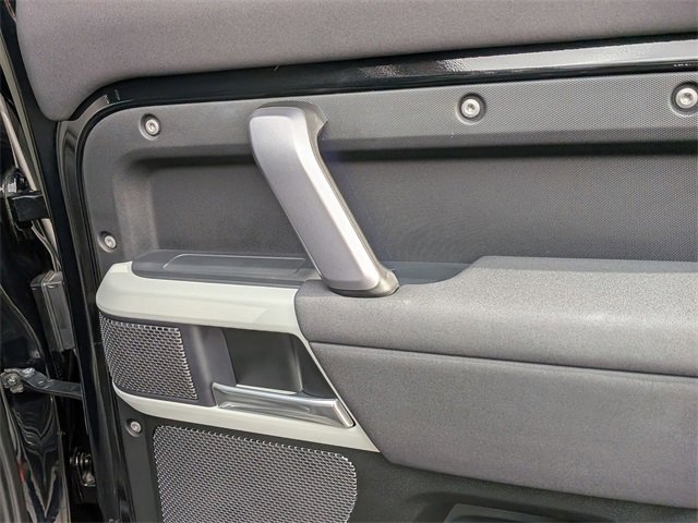Used 2023 Land Rover Defender 110 X-Dynamic SE image 34