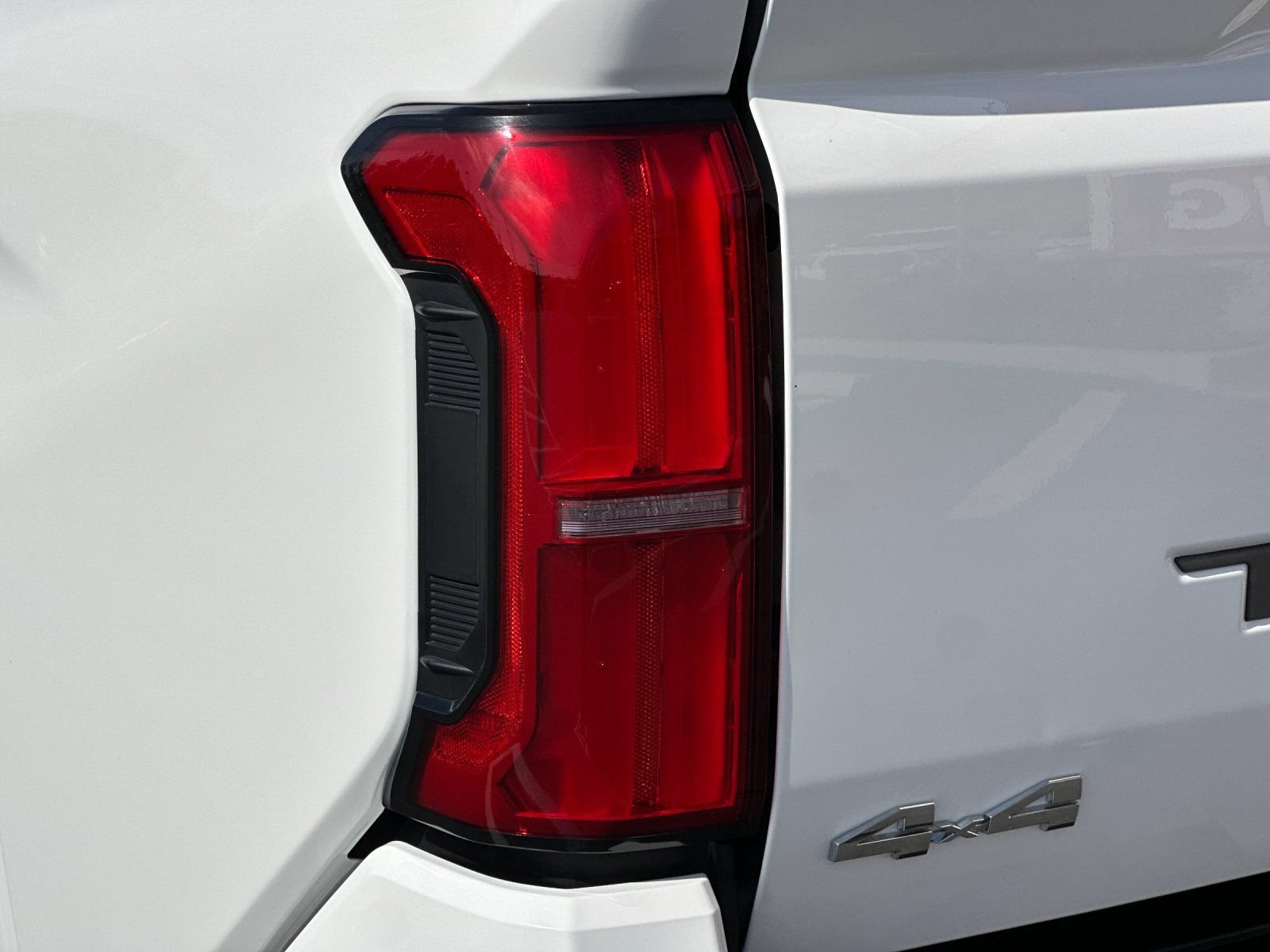 Used 2025 Toyota Tacoma SR5 AWD/4WD image 23