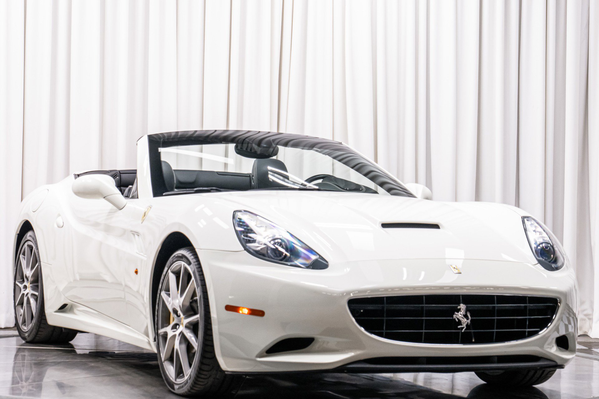 Used 2014 Ferrari California image 3
