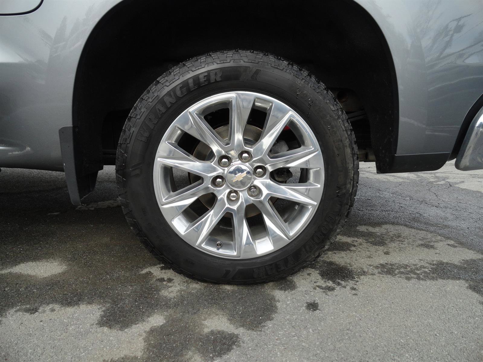 Used 2022 Chevrolet Silverado 1500 LTZ w/ LTZ Premium Package AWD/4WD image 9