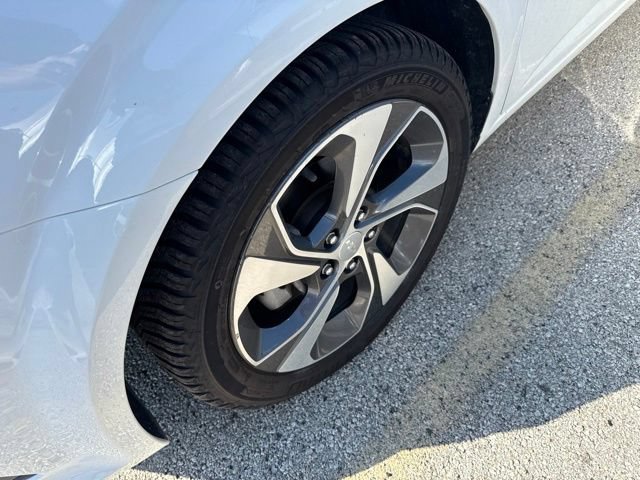 Used 2019 Chevrolet Sonic Premier FWD image 9