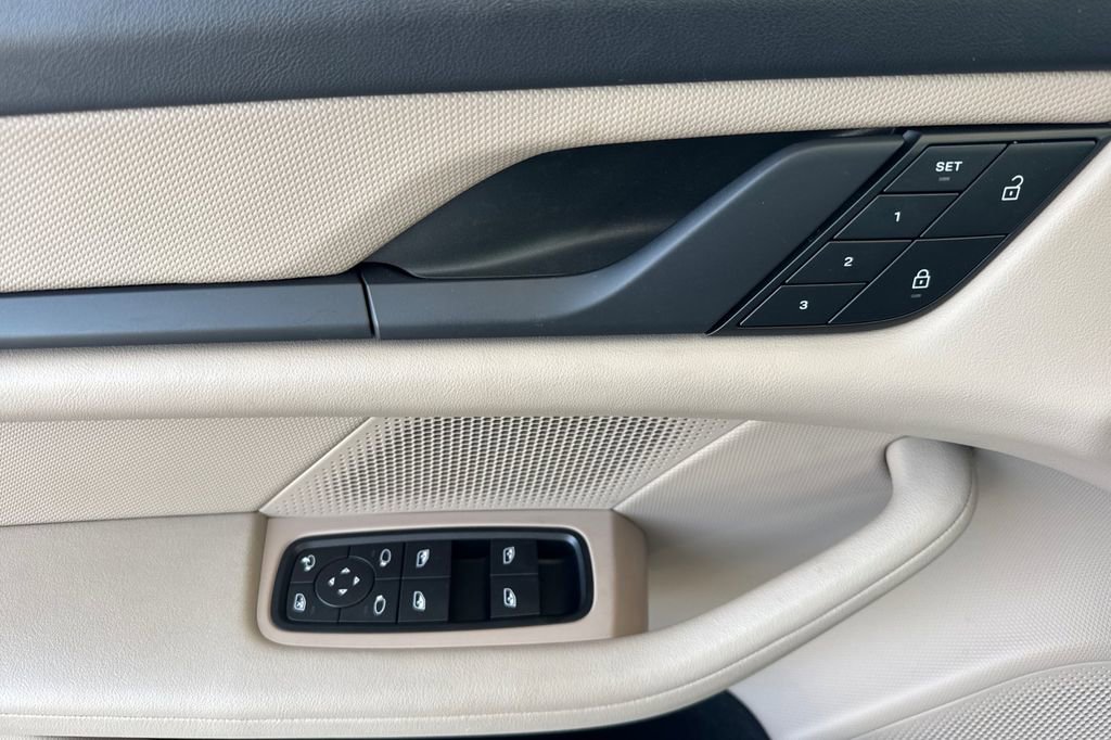 Used 2022 Porsche Taycan RWD image 14