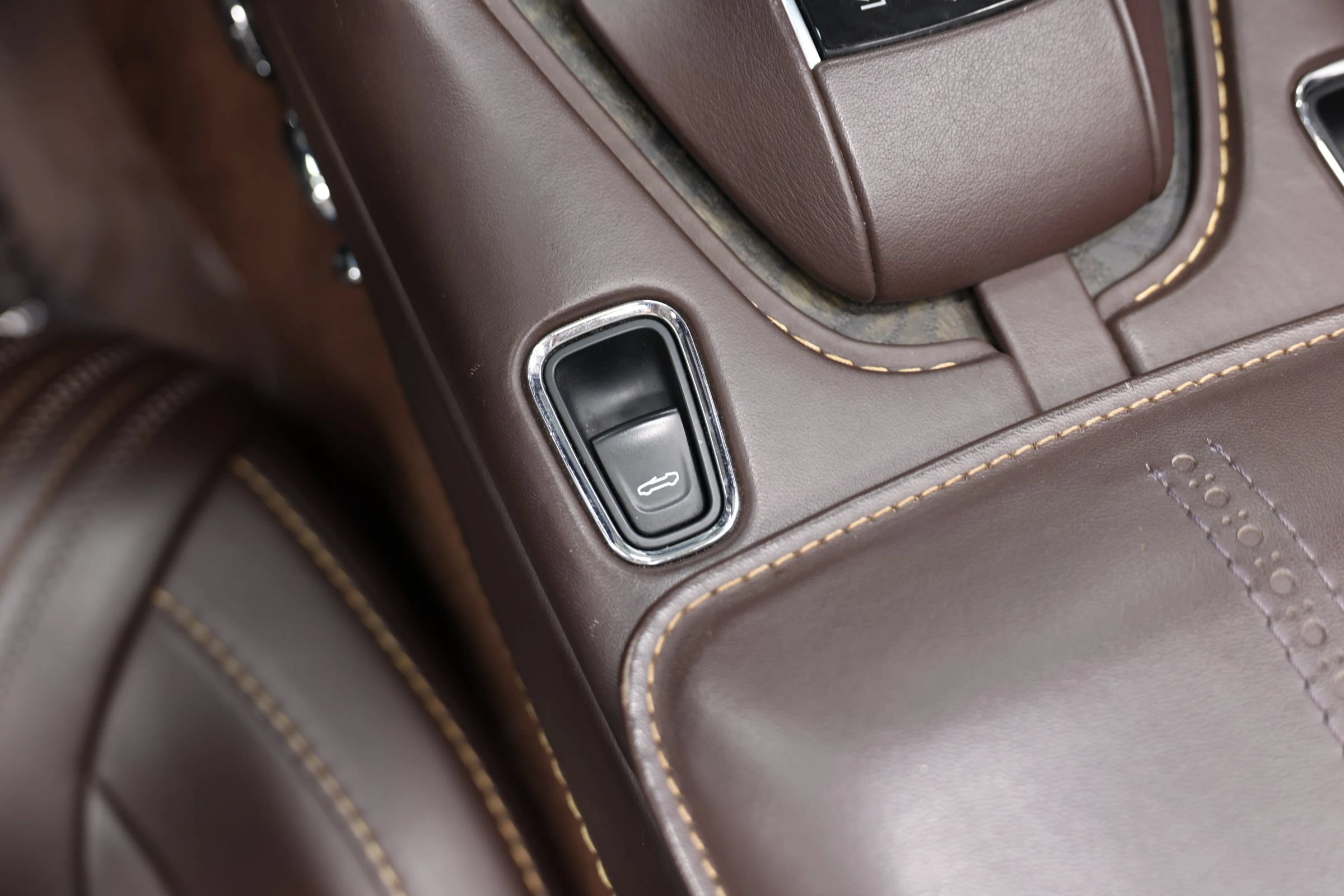 Used 2019 Aston Martin DB11 Volante RWD image 44