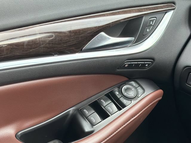 Used 2018 Buick Enclave Avenir w/ Avenir Technology Package AWD/4WD image 17