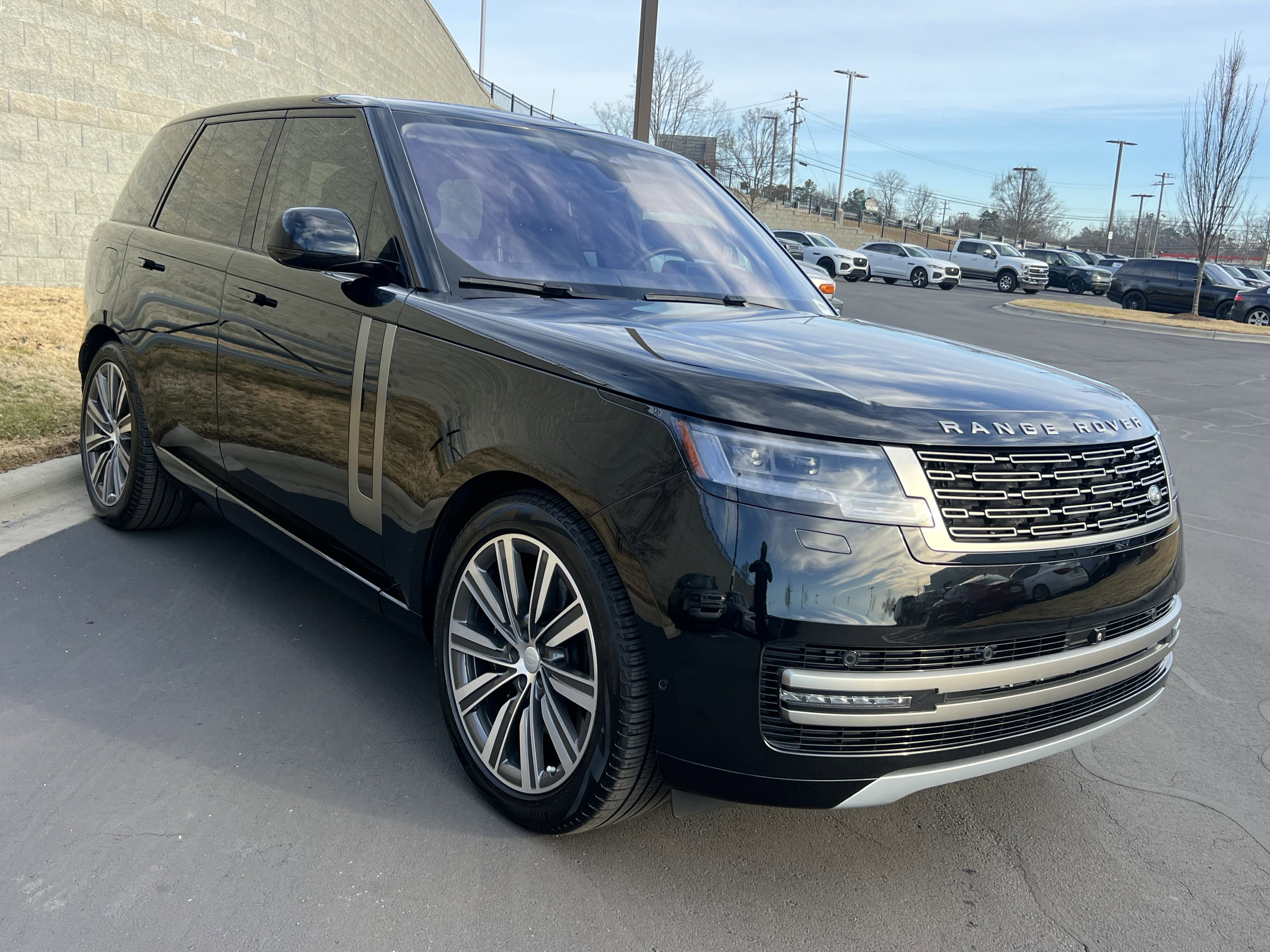 Certified 2023 Land Rover Range Rover SE image 9