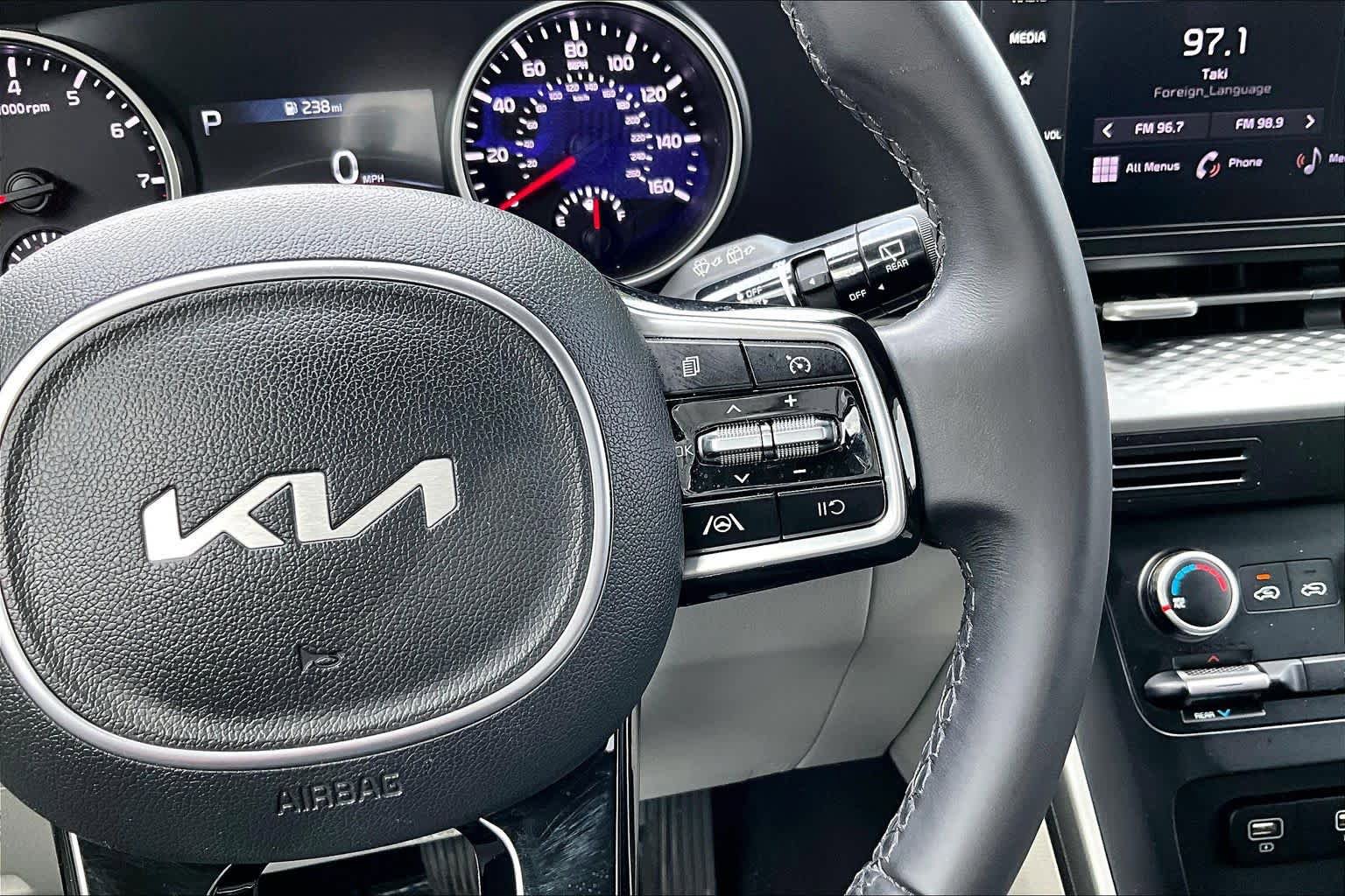 Used 2023 Kia Carnival LX FWD image 24