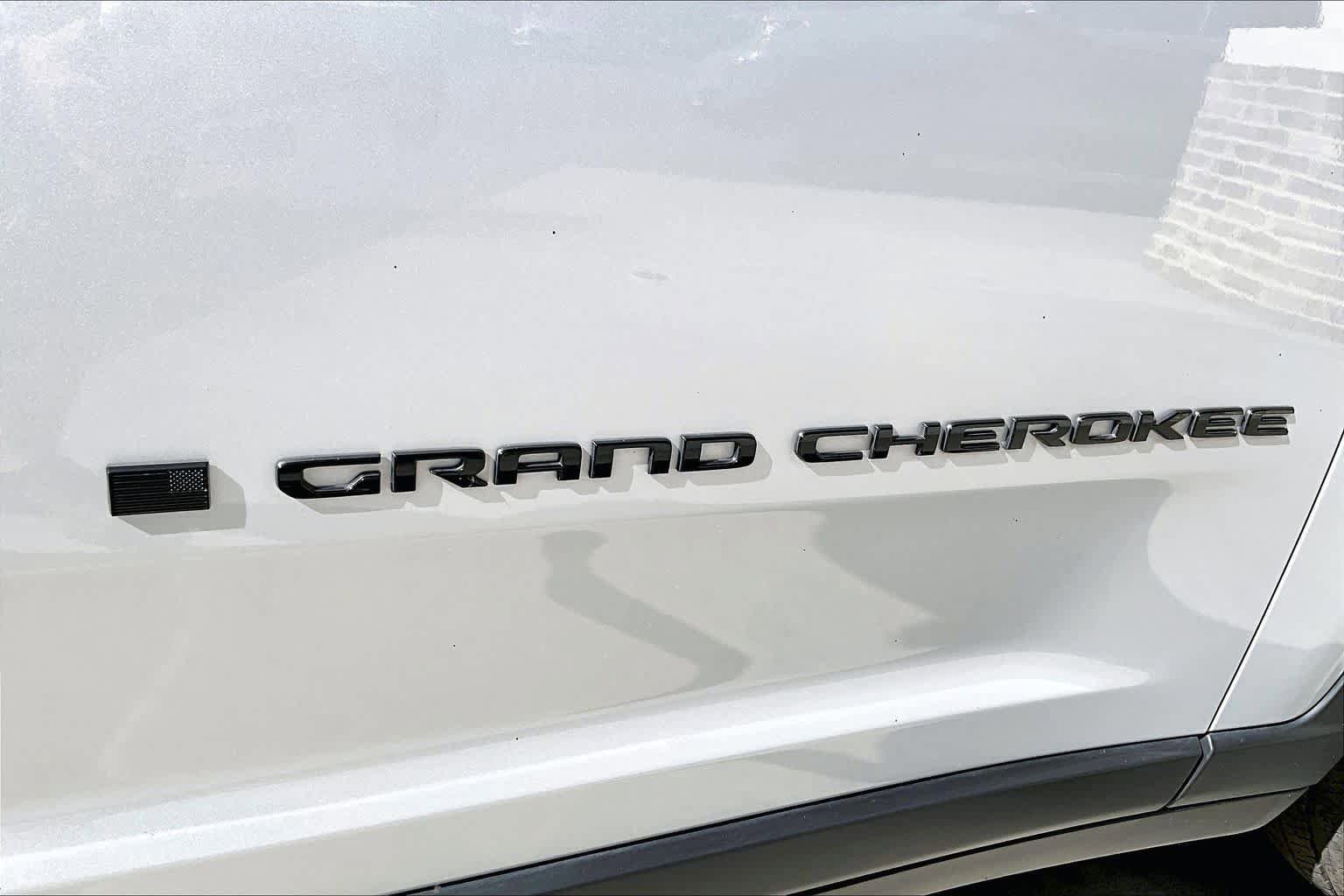 Used 2023 Jeep Grand Cherokee Altitude RWD image 10