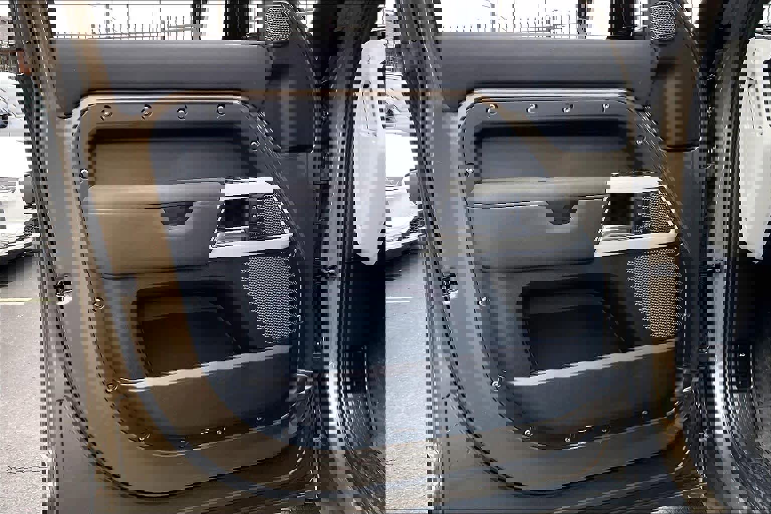 Used 2022 Land Rover Defender 110 SE image 25