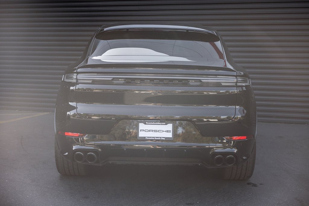 Certified 2025 Porsche Cayenne GTS image 8