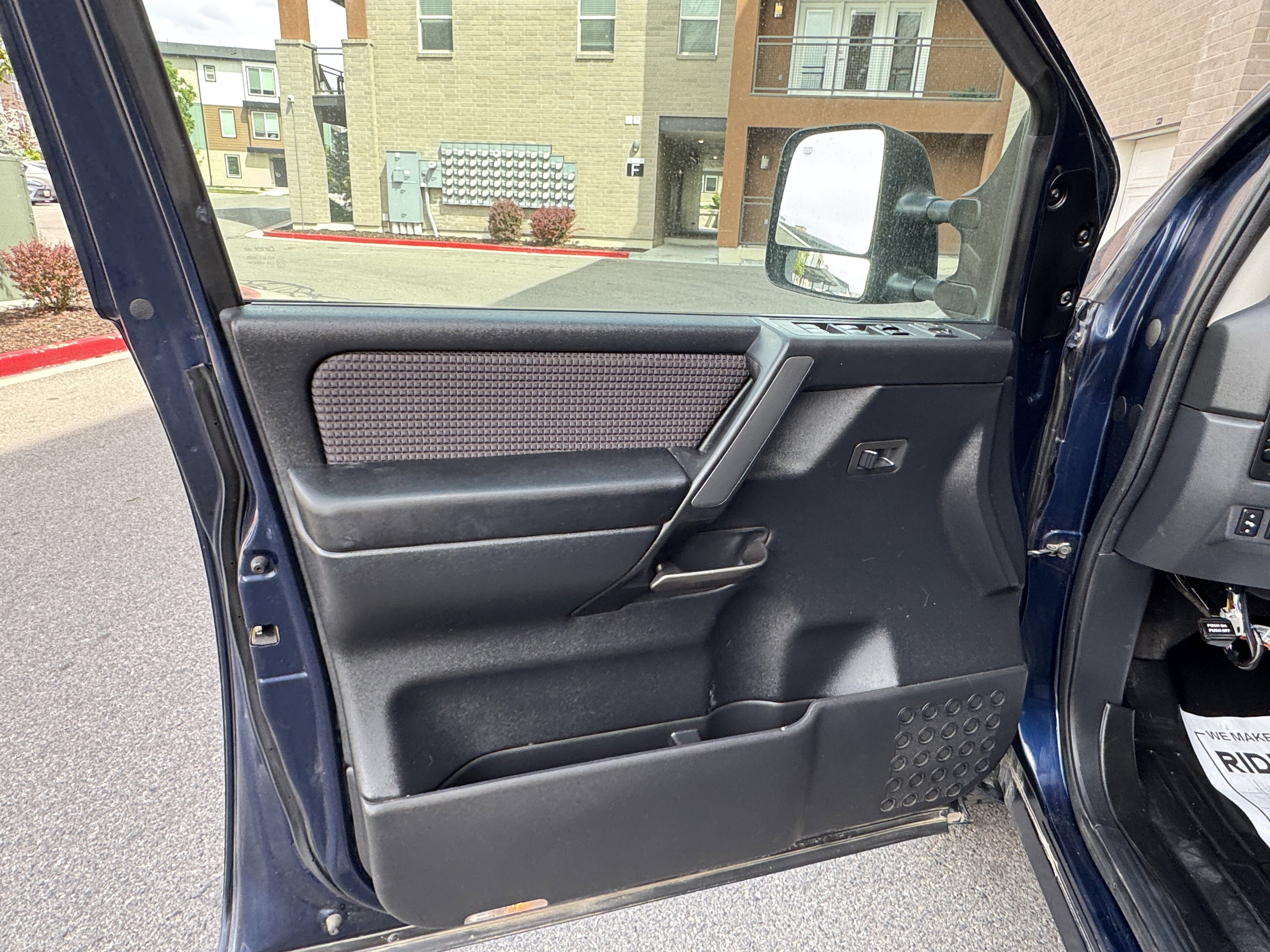 Used 2010 Nissan Titan SE w/ SE Value Truck Pkg AWD/4WD image 17