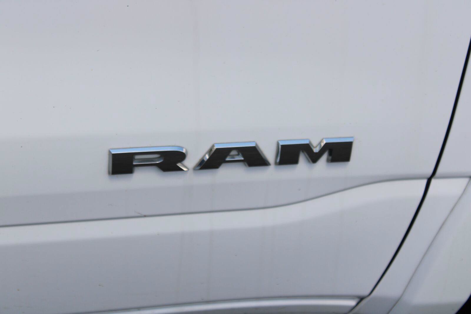 Used 2025 RAM 1500 Laramie AWD/4WD image 13