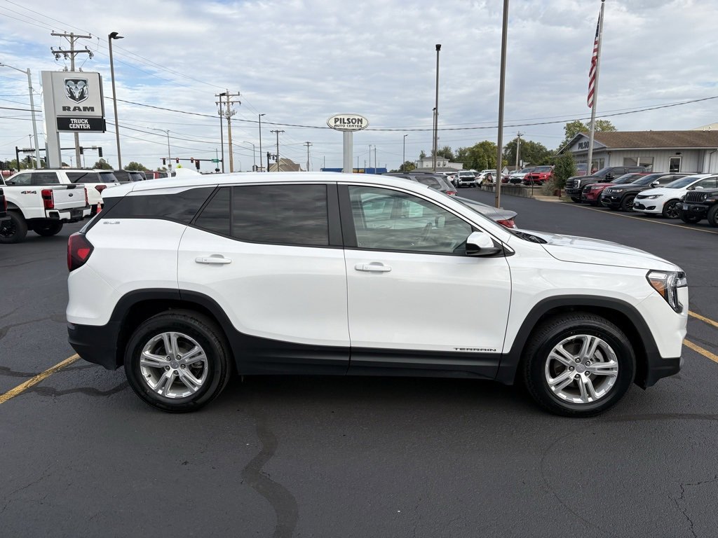 Used 2024 GMC Terrain SLE image 24