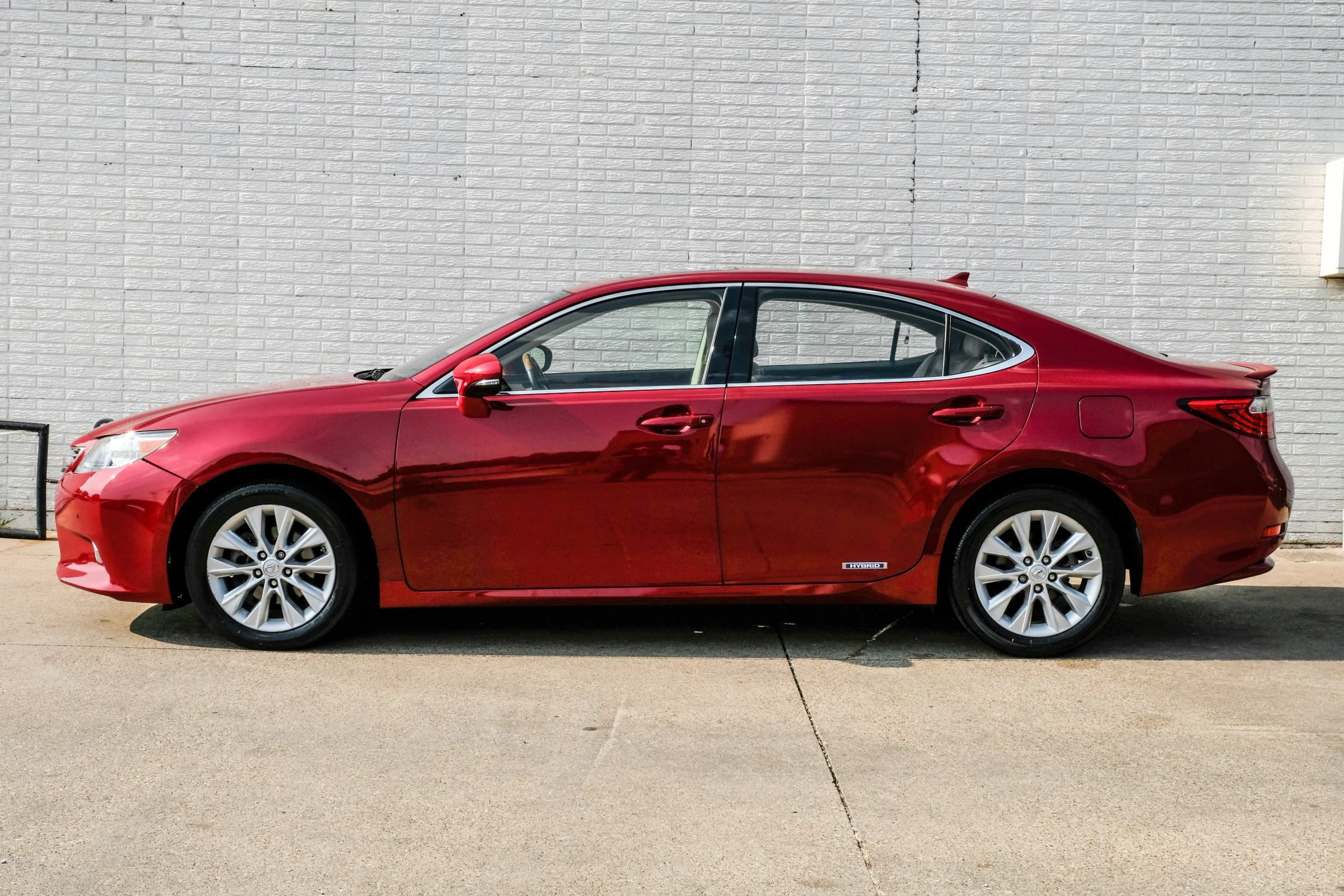 Used 2014 Lexus ES 300h w/ Luxury Package w/Bamboo Trim FWD image 11