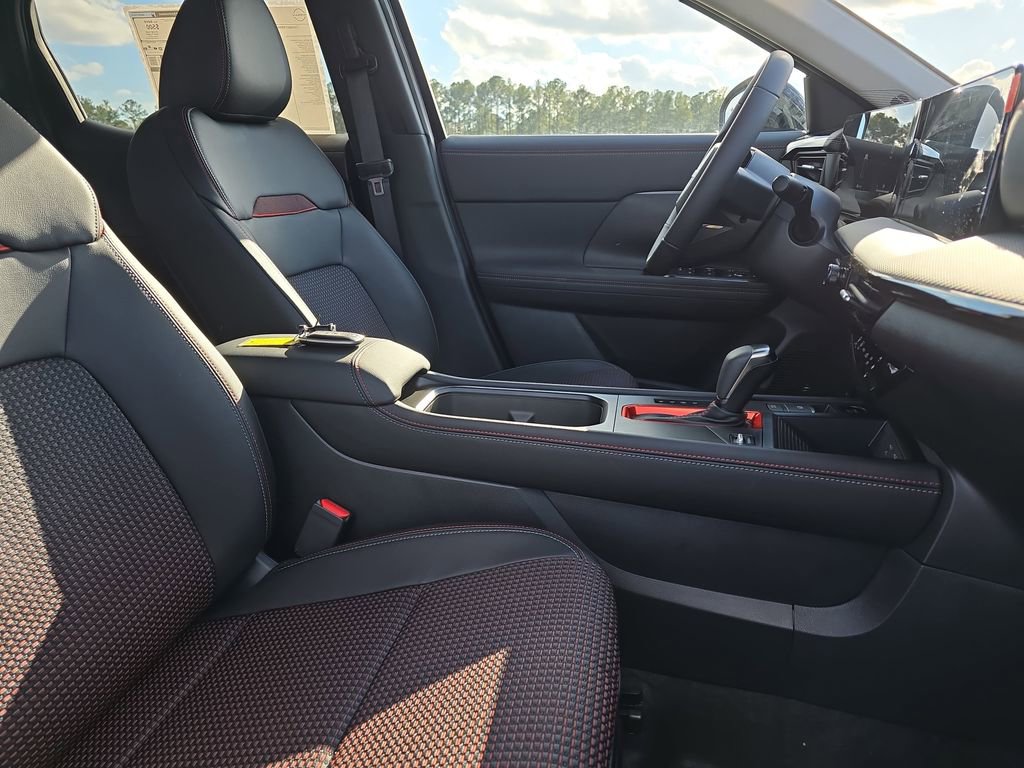 New 2026 Nissan Kicks SR FWD image 14