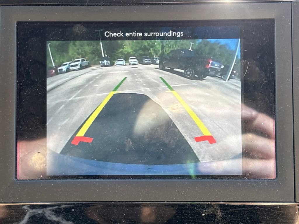 Used 2018 Chrysler Pacifica Touring-L FWD image 19