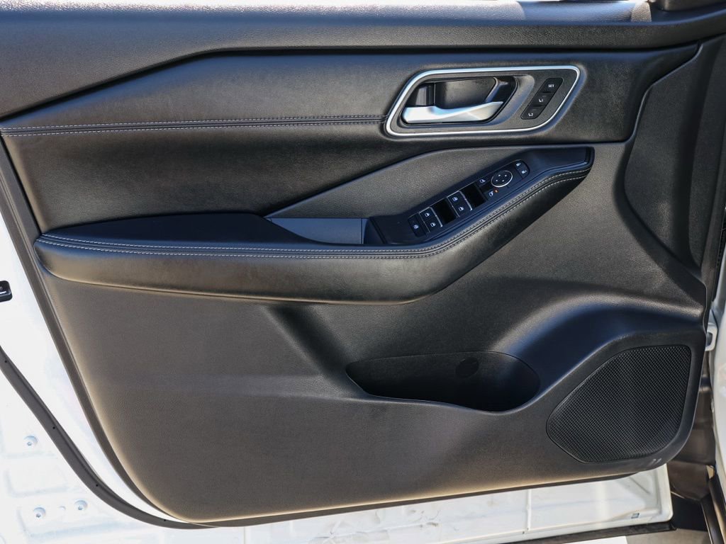 Used 2026 Nissan Rogue Platinum w/ Platinum Premium Package image 23