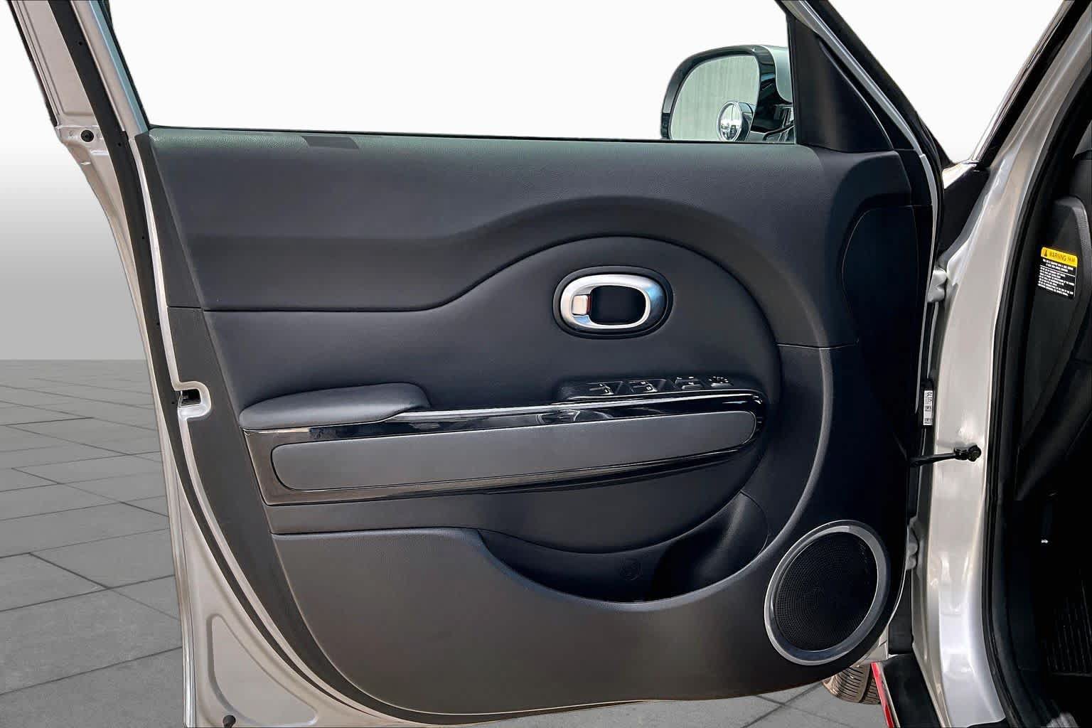 Used 2019 Kia Soul ! FWD image 21