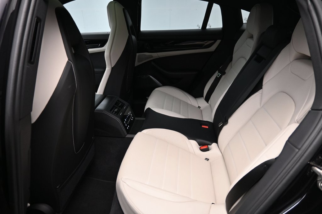 Certified 2025 Porsche Panamera 4S AWD/4WD image 7