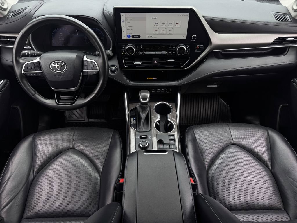 Used 2023 Toyota Highlander Limited image 11