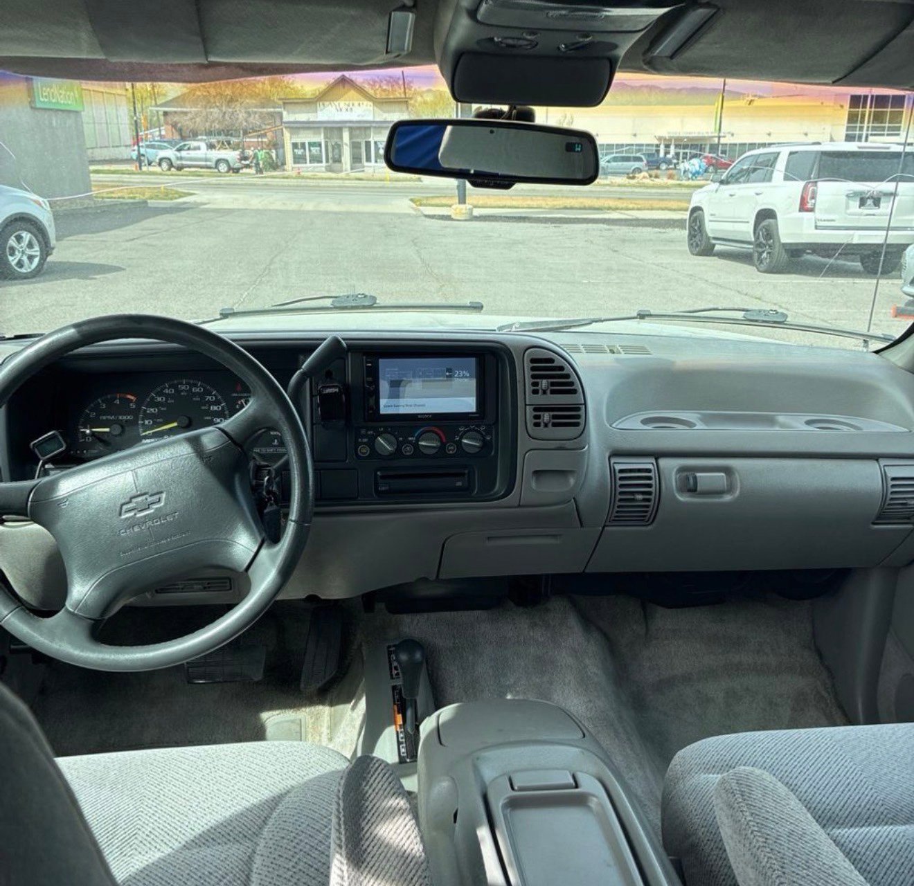 Used 1995 Chevrolet Tahoe 4WD image 3