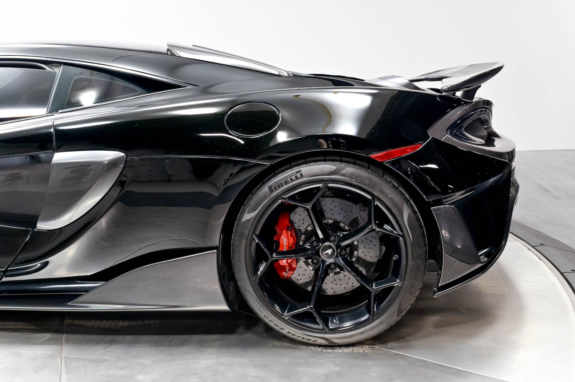Used 2019 McLaren 600LT RWD image 30