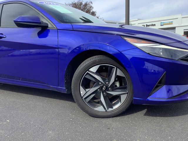 Used 2023 Hyundai Elantra SEL w/ Convenience Package image 3