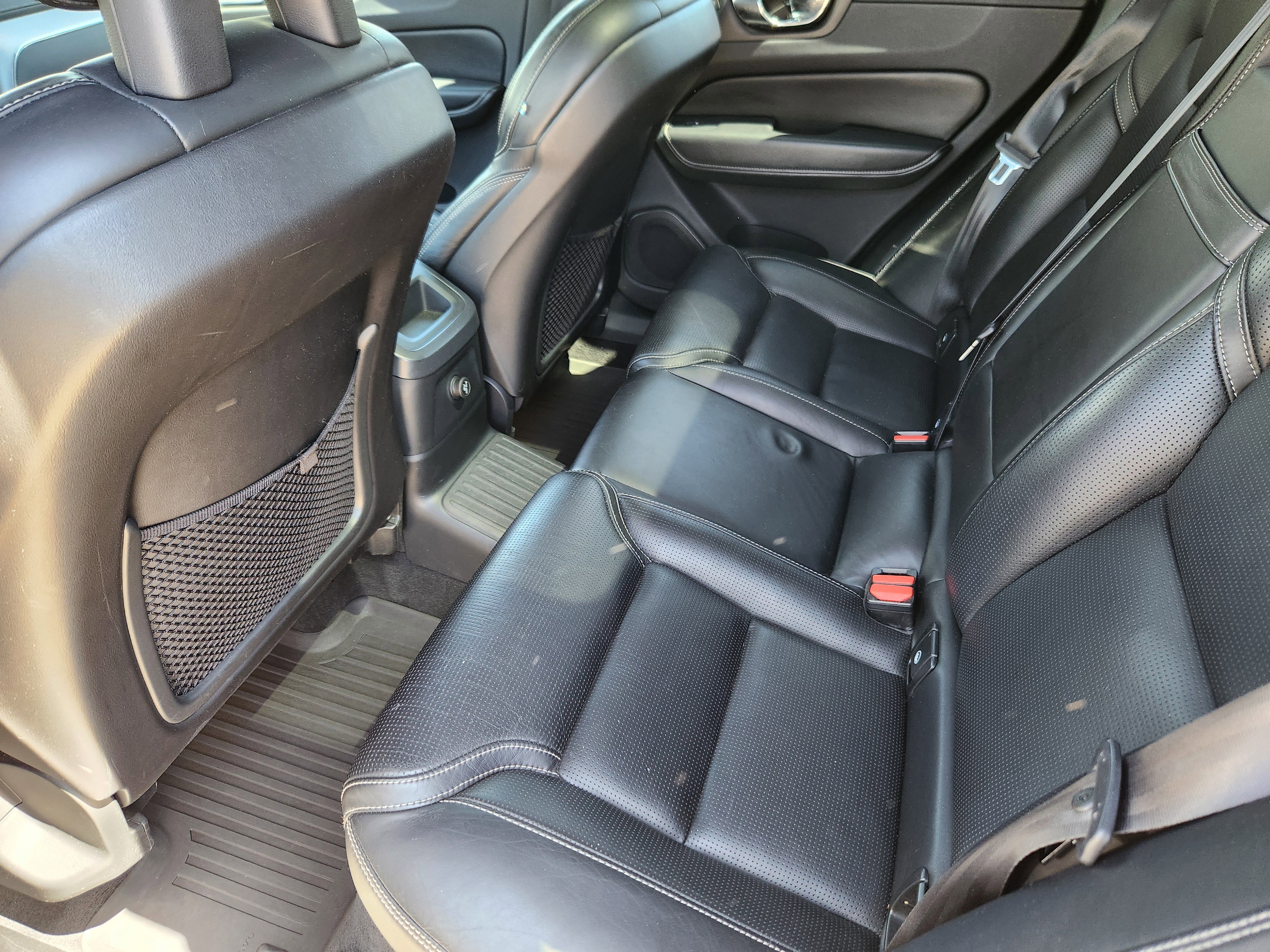 Used 2018 Volvo XC60 T8 Inscription w/ Luxury Seat Package AWD/4WD image 23