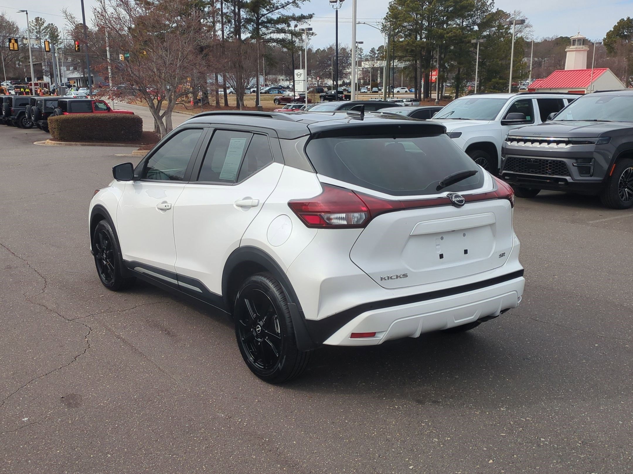 Used 2023 Nissan Kicks SR w/ SR Premium Package image 7