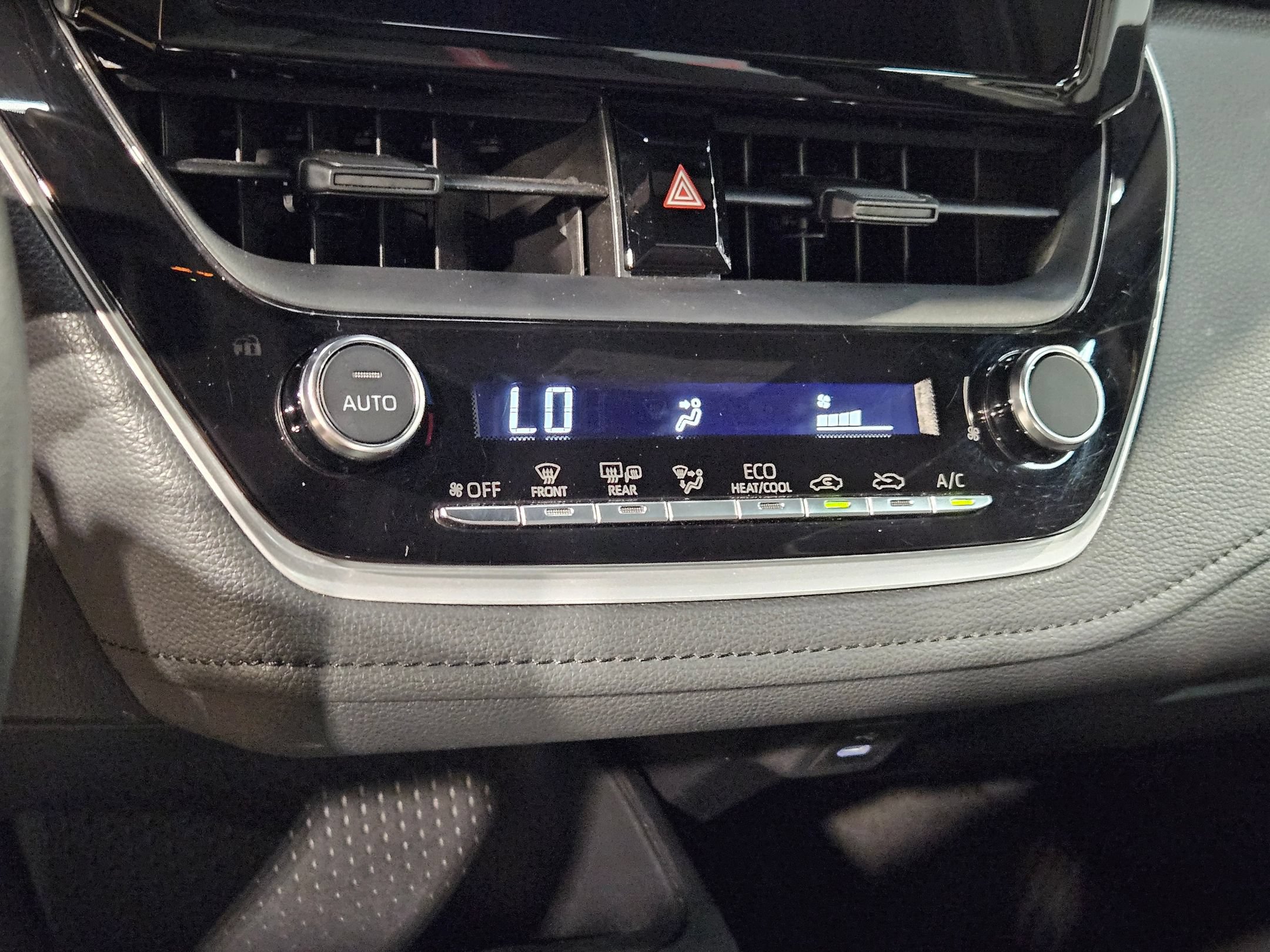 Used 2025 Toyota Corolla SE FWD image 30
