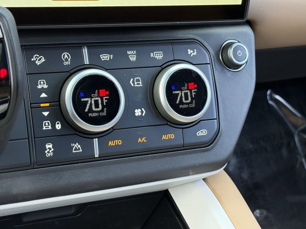 New 2026 Land Rover Defender 130 X-Dynamic SE image 25