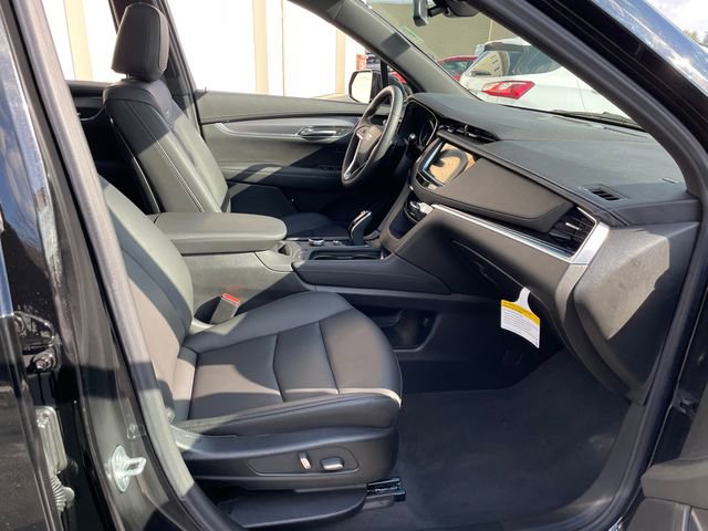 Used 2025 Cadillac XT6 Luxury w/ LPO, Floor Liner Package AWD/4WD image 47
